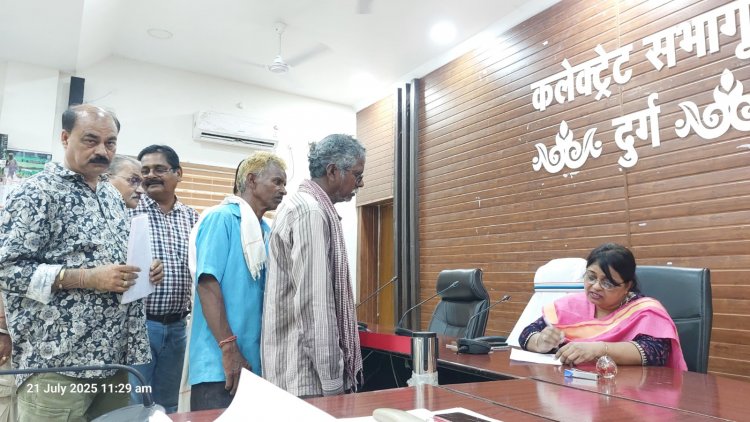 जनदर्शन में उठा आम जनता का दर्द: जलभराव से लेकर जन्मतिथि की त्रुटि तक कलेक्टर को सौंपी 137 शिकायतें