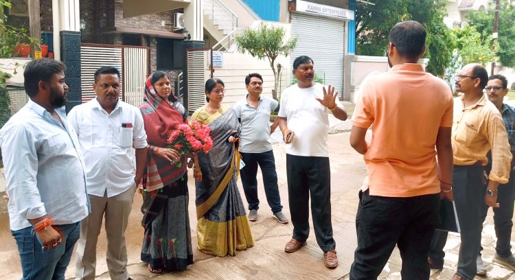 निगम मेयर अलका बाघमार का औचक निरीक्षण: न्यू आदर्श नगर और अटल आवास में सफाई व्यवस्था का जायजा