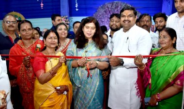 दो दिवसीय सावन मेला में जुटी महिलाओं की भीड़ | छत्तीसगढ़ी गीत, नृत्य और परंपराओं से सजी सांस्कृतिक संध्या