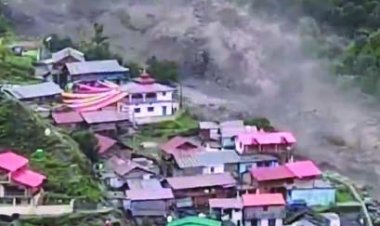 बादल फटने से मची तबाही, 4 की मौत, कई लापता, बाजार तबाह, होटल बहे