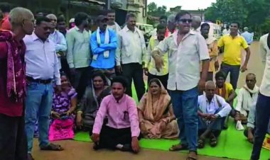 खाद की कमी को लेकर किसानों ने किया चक्काजाम