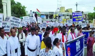 ईसाई समाज ने निकाली रैली, चर्च पर हमलों और फर्जी केसों के खिलाफ कार्रवाई की मांग