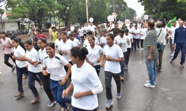 दुर्ग पुलिस का नशा मुक्ति अभियान, सैकड़ों लोग बने जागरूकता दौड़ का हिस्सा
