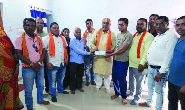 दुर्ग ग्रामीण विधायक ललित चंद्राकर ने प्रदान की सहायता राशि