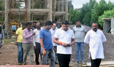 आयुक्त ने खुर्सीपार में निर्माणाधीन पानी टंकी का किया निरीक्षण  