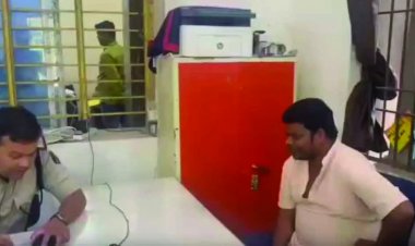 छेड़खानी के आरोप में नगर पंचायत अध्यक्ष गिरफ्तार, थाना घेरकर समर्थकों का हंगामा