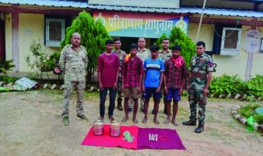 टिफिन बम लगाने की साजिश नाकाम, इनामी जनमिलिशिया कमांडर समेत 4 नक्सली गिरफ्तार