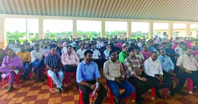 राजस्व व्यवस्था संकट में: लिपिक संघ का तहसीलदारों की हड़ताल को खुला समर्थन, प्रशासन पर बढ़ा दबाव