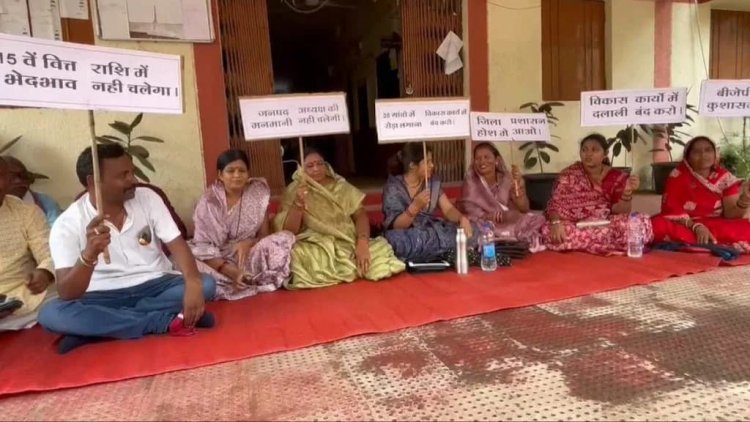 दुर्ग जनपद में कांग्रेस समर्थित सदस्यों ने दिया धरना, अध्यक्ष व सीईओ पर लगाया पक्षपात और कमीशनखोरी का आरोप