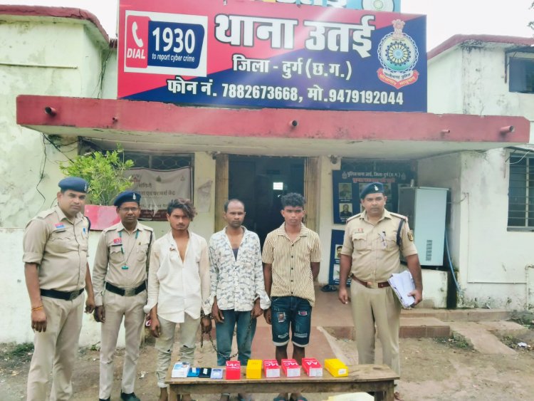 दुकान का शटर तोड़कर 11 मोबाइल चुराने वाले तीन आरोपी पकड़े गए