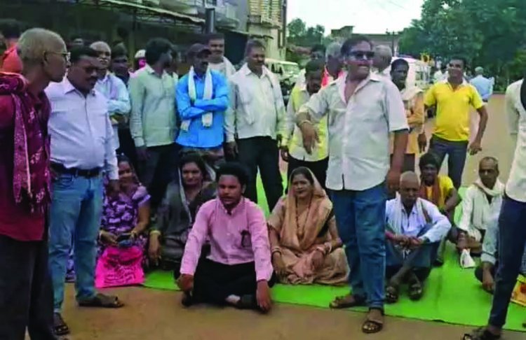 खाद की कमी को लेकर किसानों ने किया चक्काजाम