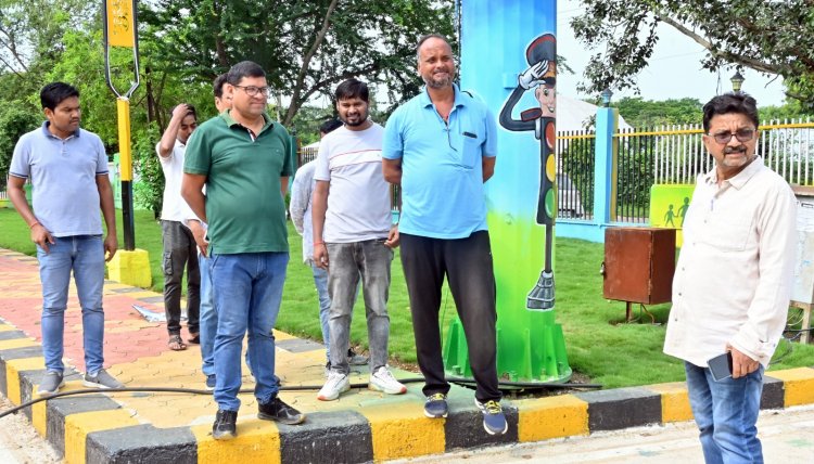 आयुक्त ने रेल्वे कालोनी एवं  ट्रैफिक पार्क का किया निरीक्षण   