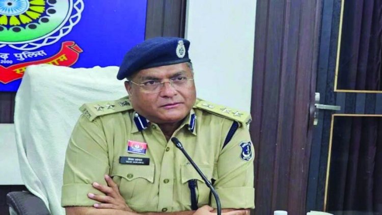 नौकरी दिलाने के नाम पर पैसे लेने वाली महिला प्रधान आरक्षक सेवा से बर्खास्त, दुर्ग पुलिस अधीक्षक ने की बड़ी कार्रवाई