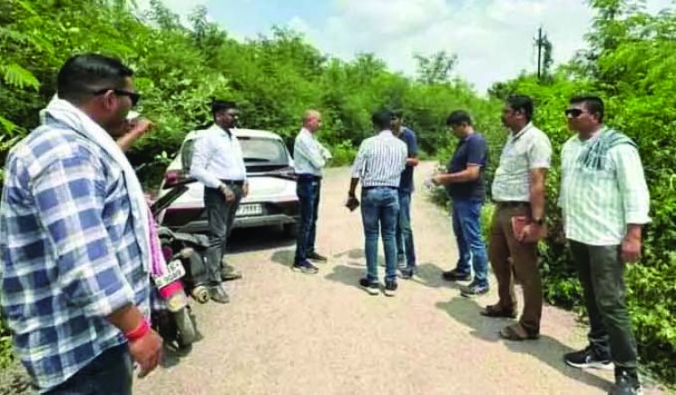 बोरवेल कारोबारी से दिनदहाड़े 15 लाख की लूट, बाइक नंबर प्लेट पर लिखा था BOSS