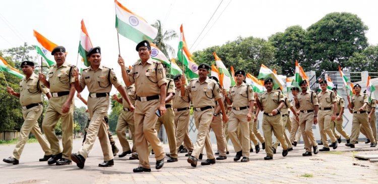 भिलाई में BSF ने निकाली तिरंगा यात्रा, देशभक्ति के रंग में रंगा शहर