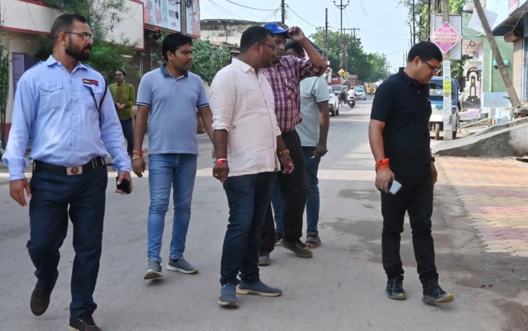 आयुक्त ने स्वीकृत नाली एवं रोड निर्माण का किया निरीक्षण    