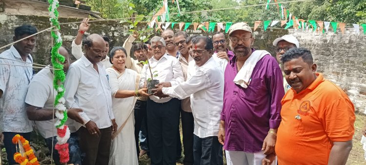श्री नीलकंठेश्वर चैतन्य सेवा समिति ने स्वतंत्रता दिवस पर किया पौधरोपण