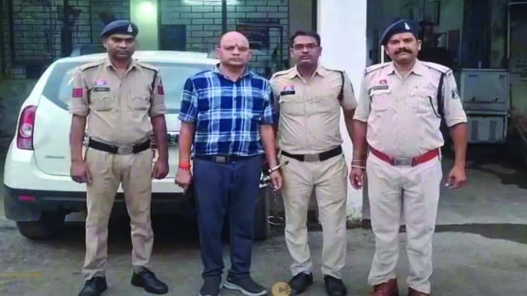 छात्रा से छेड़छाड़ करने वाला शिक्षक गिरफ्तार, न्यायिक हिरासत में जेल भेजा गया