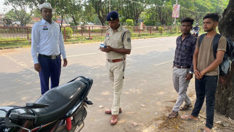 बिना हेलमेट वालों पर बड़ी कार्रवाई, 2 दिन में 250 लोगों का चालान काट लगाया 1.12 लाख रुपए का जुर्माना