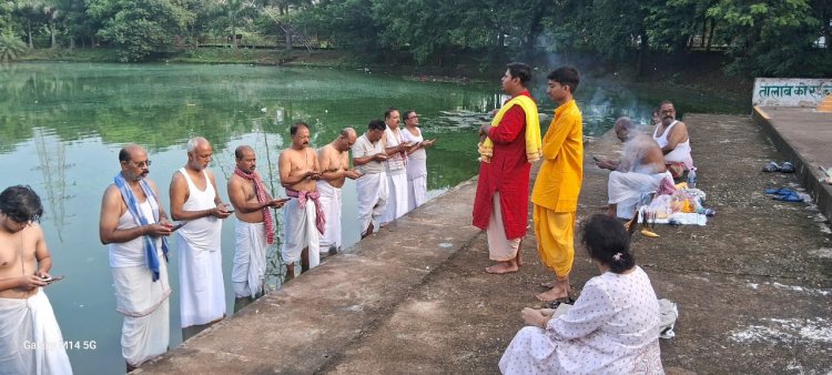 हुडको कालीबाड़ी में पितृ तर्पण और विशेष अमावस्या पूजा, श्रद्धालुओं की रही भीड़