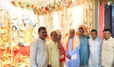 हाऊसिंग बोर्ड कालीबाड़ी में नवमीं की रौनक,  विधायक ललित चंद्राकर ने की मां दुर्गा-काली की पूजा, श्रद्धालुओं को बांटा भोग