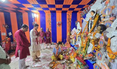 विधायक देवेन्द्र यादव ने महानवमीं पर की माता रानी के दर्शन, कालीबाड़ी में की पूजा-अर्चना 