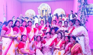 हुडको कालीबाड़ी में सिंदूर खेला की धूम, बाजे-गाजे के साथ मां दुर्गा का विसर्जन, देखें झलिकयां