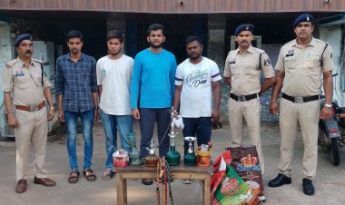 दुर्ग पुलिस की बड़ी कार्रवाई: चौहान स्टेट में पुलिस का छापा, सुपेला में हुक्का बार चलाते दुकानदार समेत तीन ग्राहक गिरफ्तार