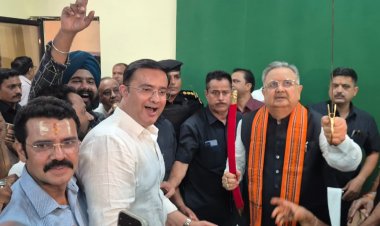 भिलाई ट्रांसपोर्टर्स एसोसिएशन ने विधानसभा अध्यक्ष डॉ. रमन सिंह को दी जन्मदिन की बधाई, उपहार स्वरूप भेंट की तलवार