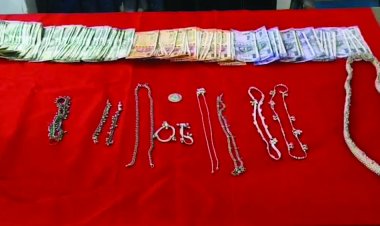 चोरी का खुलासा, तीन आरोपी गिरफ्तार, लाखों रुपए के जेवरात और नगदी बरामद