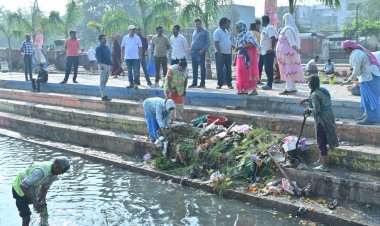 छठ पर्व से पूर्व तालाबों की साफ-सफाई युद्ध स्तर पर जारी