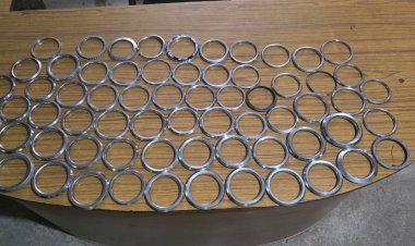 मड़ई मेला में पुलिस की सख्ती, 70 युवकों से निकलवाए लोहे के कड़े