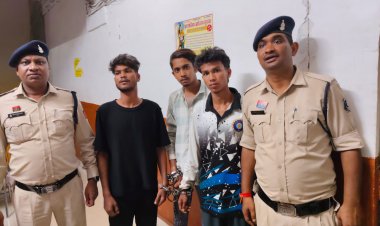 तीन युवक धारदार हथियार लेकर लोगों को डराते हुए गिरफ्तार