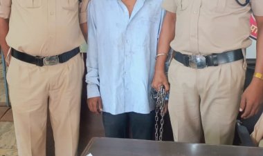 तलवारनुमा लेकर ग्रामीणों को डराने वाला युवक गिरफ्तार