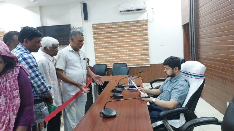 आवासीय क्षेत्र में प्रदूषण फैला रहा क्रेशर प्लांट, नागरिकों ने की औद्योगिक क्षेत्र में स्थानांतरण की मांग