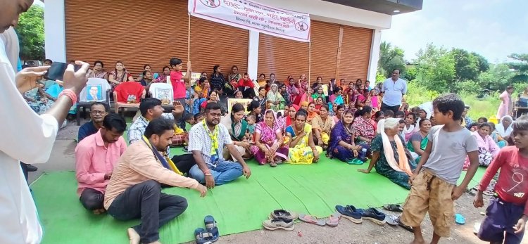 खुर्सीपार की महिलाएं शराब भट्टी के विरोध में 12वें दिन भी धरने पर डटीं, सांसद विजय बघेल के आश्वासन के बावजूद लिखित गारंटी की मांग