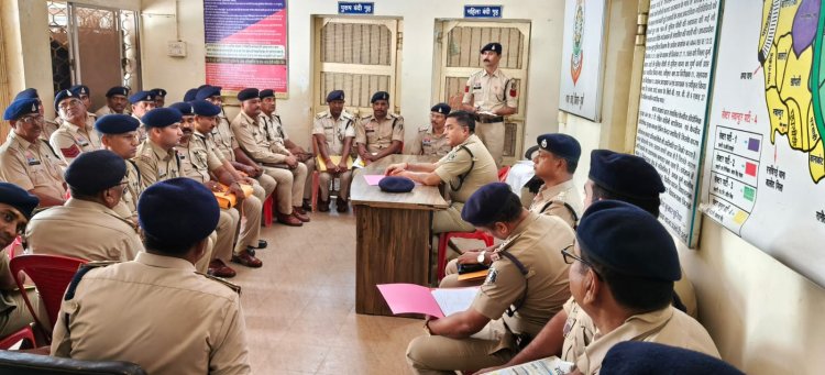 एसएसपी विजय अग्रवाल ने ली पाटन अनुविभाग की समीक्षा बैठक, लंबित मामलों के जल्द निराकरण के निर्देश