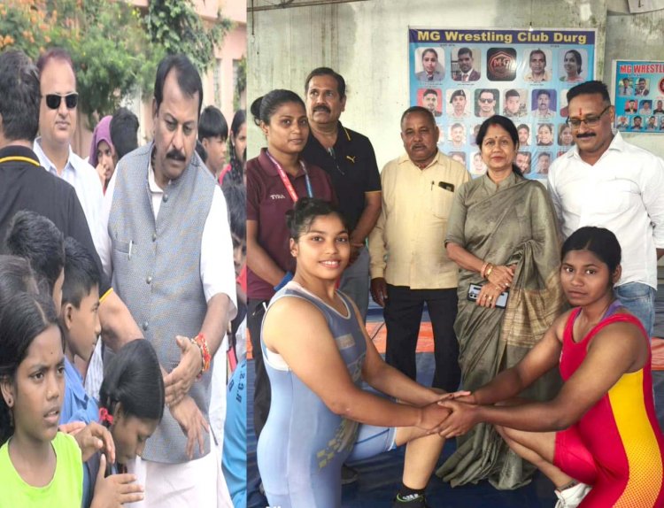युवाओं में उमंग और जोश का माहौल, सांसद खेल महोत्सव को सांसद विजय बघेल, महापौर अलका बाघमार और सभापति श्याम शर्मा ने किया शुभारंभ