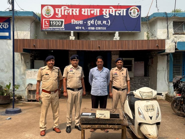 चोरी के लोहा के साथ आरोपी कबाड़ी मोहम्मद इमरान उर्फ सितारे गिरफ्तार