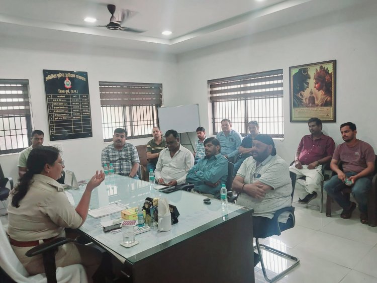 दुर्ग यातायात पुलिस ने बस यूनियन से की बैठक, नशे में वाहन चलाने वालों पर सख्ती
