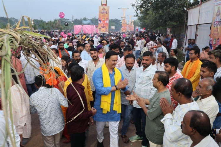 छठ घाटों पर पहुंचे समाजसेवी इंद्रजीत सिंह छोटू, श्रद्धालुओं को दी पर्व की शुभकामनाएं