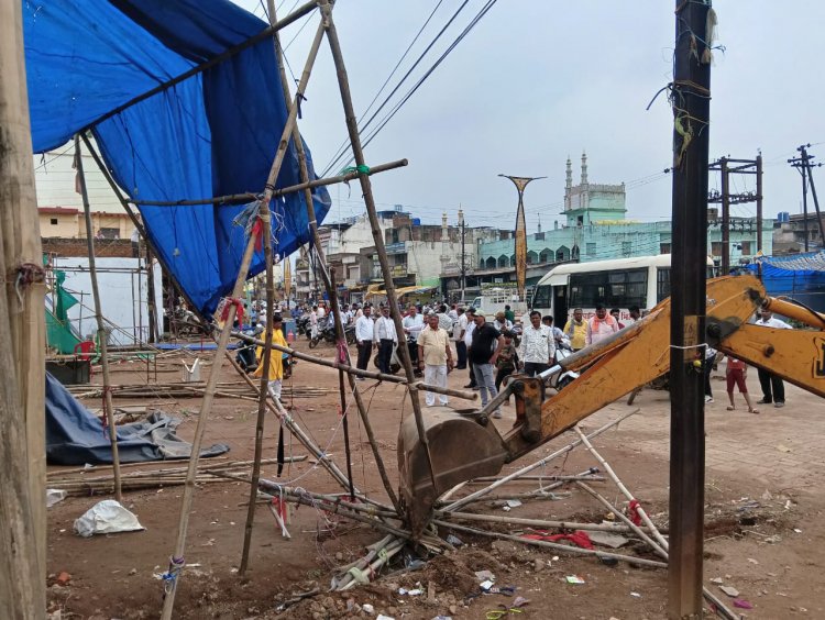 अतिक्रमण पर चला निगम का बुलडोजर, 30500 रूपये की चालानी कार्रवाई