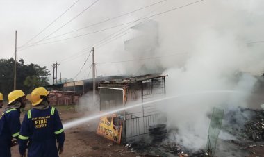 कबाड़ी दुकान में लगी आग, लाखों का सामान जलकर खाक