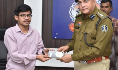 दुर्ग पुलिस ने खोजा 36 लाख रुपए के 175 नग गुम मोबाइल, मोबाइल पकड़ लोग हुए खुश