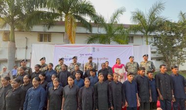 नारायणपुर में बड़ी सफलता: 19 महिला सहित 28 माओवादी मुख्यधारा में लौटे, 19 पर था 89 लाख का इनाम