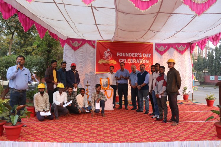 स्थापना दिवस पर सफाई कर्मचारी स्वच्छता वीरों को किया गया पुरस्कृत, जेके लक्ष्मी सीमेंट में हुआ आयोजन 