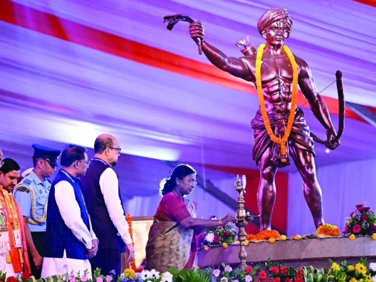 अंबिकापुर में राष्ट्रपति ने शुरू की मुख्यमंत्री जनजातीय ग्राम अखरा विकास योजना