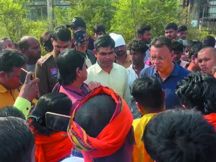 करंट लगने से बिजली कर्मी की मौत, गुस्साए ग्रामीणों ने किया चक्का जाम