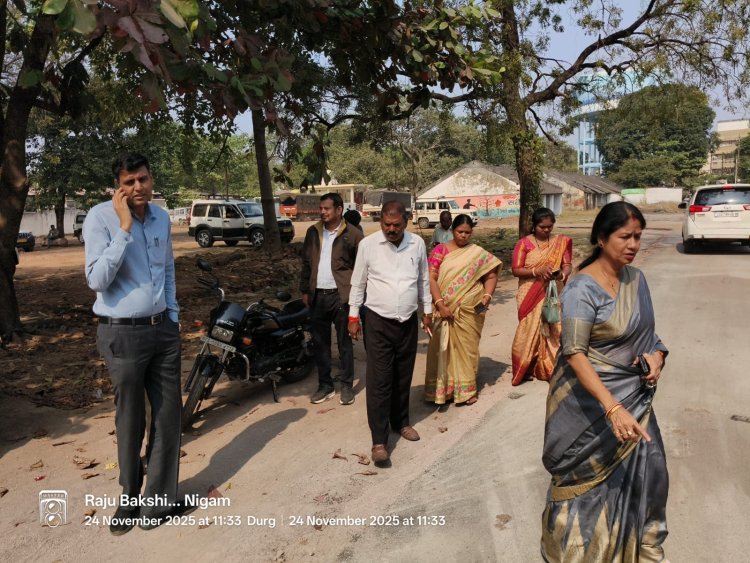 गुणवत्तापूर्ण डामरीकरण सड़क निर्माण सर्वोपरि, महापौर व आयुक्त ने वार्ड 36 व 53 में कार्यों का किया निरीक्षण