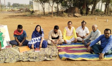 शासकीय भूमि पर अवैध कब्जा, पार्षद और वार्डवासी धरने पर